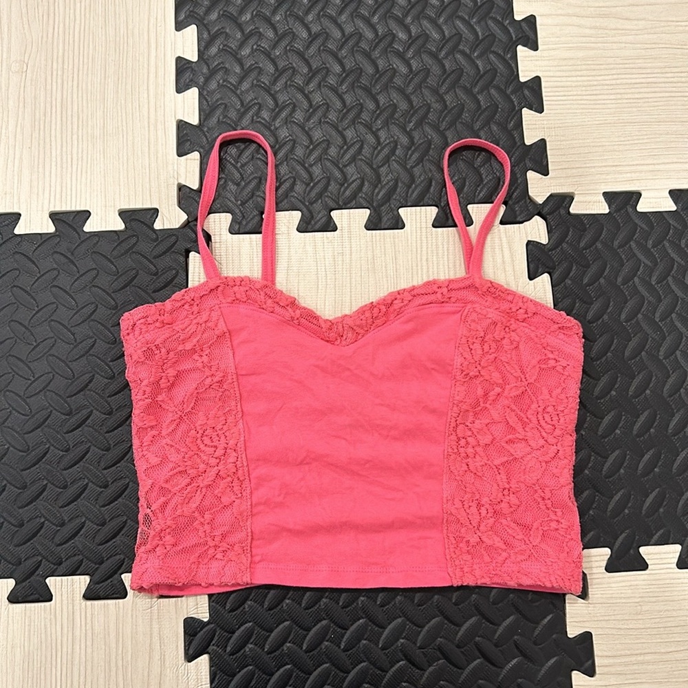 Hollister crop top lace size L color pink